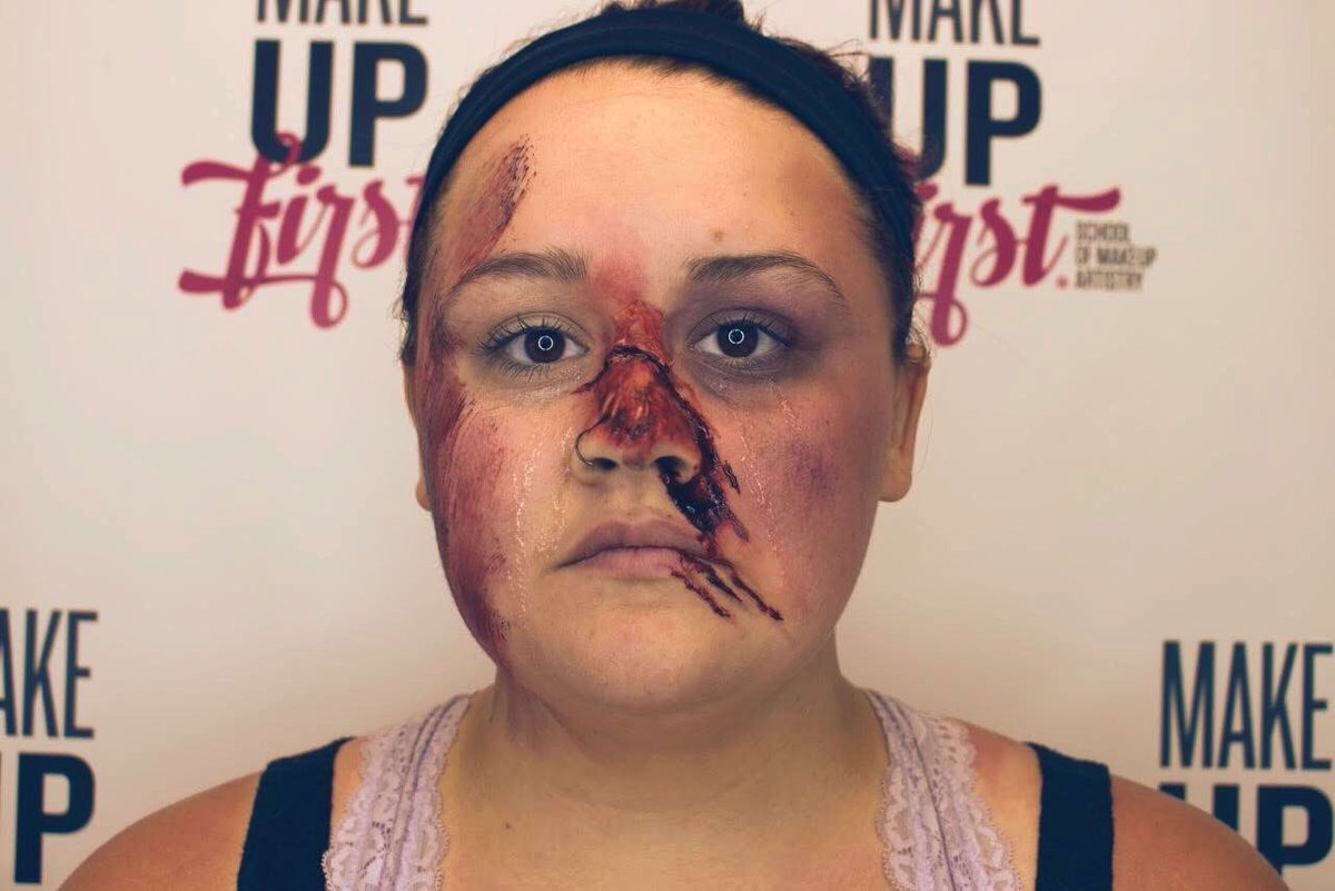 brownbre9's tweet photo. I had a good day hbu 😉🤕🤪 #makeupschool #makeupfirst #theatricalmakeup https://t.co/Q0s1rwNawB