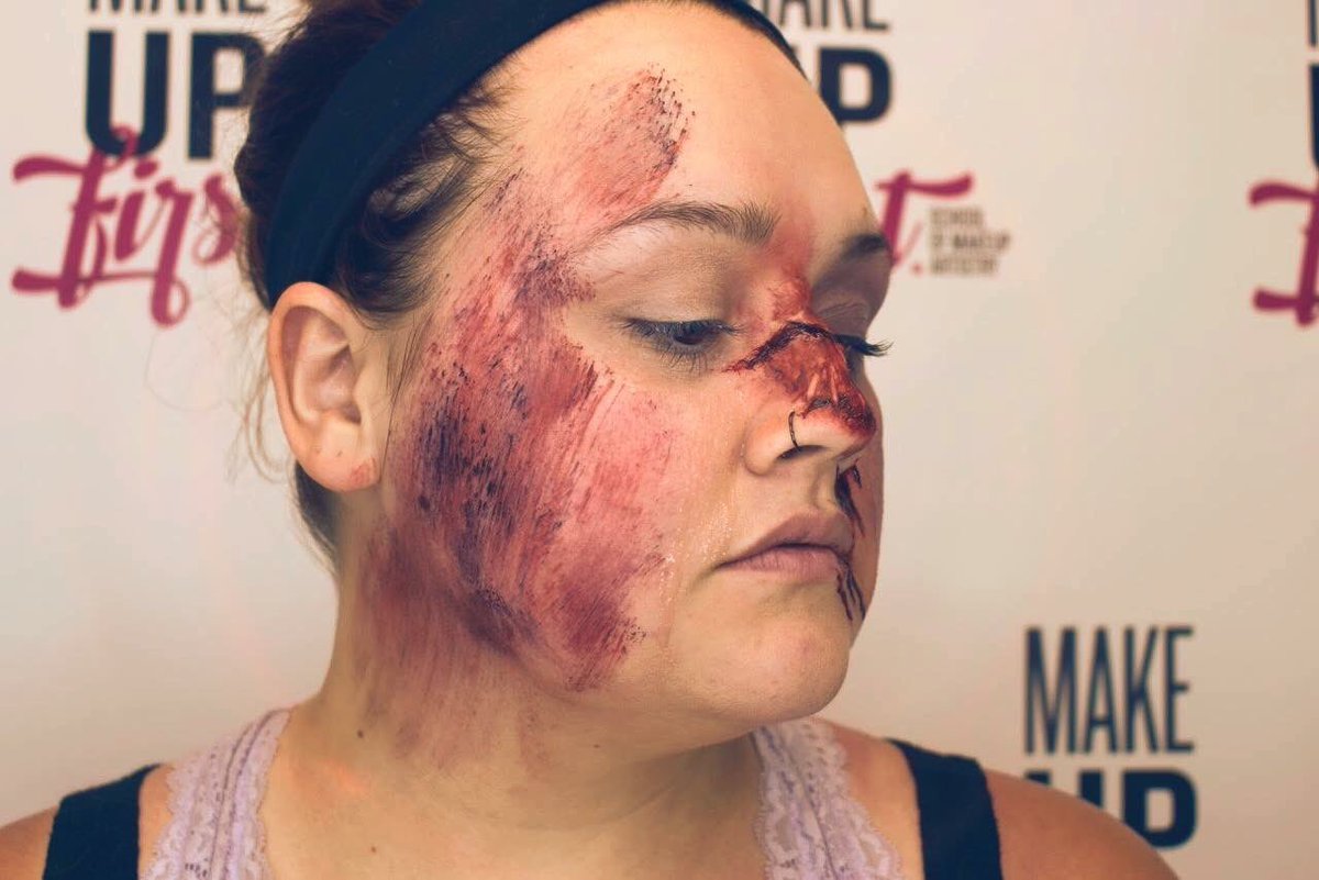 brownbre9's tweet photo. I had a good day hbu 😉🤕🤪 #makeupschool #makeupfirst #theatricalmakeup https://t.co/Q0s1rwNawB