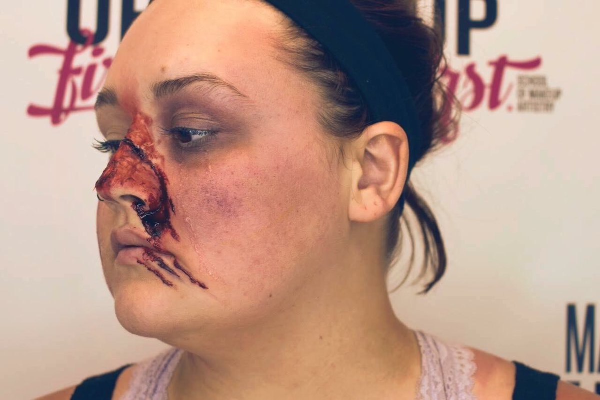 brownbre9's tweet photo. I had a good day hbu 😉🤕🤪 #makeupschool #makeupfirst #theatricalmakeup https://t.co/Q0s1rwNawB