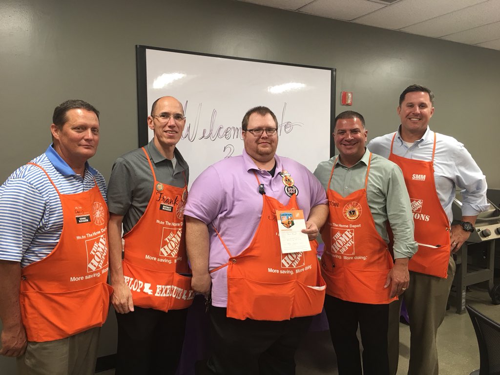 hillaree814's tweet photo. DH James being recognized by SDO John Chaisson for knowledge of the Business @WebbfWebb  @ChrisBergHD @homedepot0362 @WallaceLaFont @Tatidy1 https://t.co/YosS061ob1