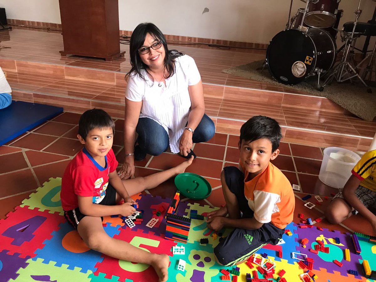 MarthaYanethWV's tweet photo. En #Cúcuta visitamos la Ludoteca del sector de Caracoles, dotada por @WorldVisionCo, para que en medio de la crisis, la niñez colombiana y venezolana tenga un espacio amigable para divertirse. #EsperanzaSinFronteras https://t.co/J8sTY0PFC9