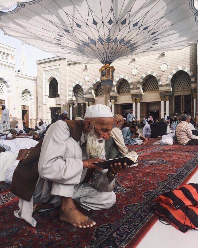_karimmoussa's tweet photo. وما القرآن الا دواء لمن كسرت قلوبهم ❤❤ https://t.co/Hu8CnGlDnD
