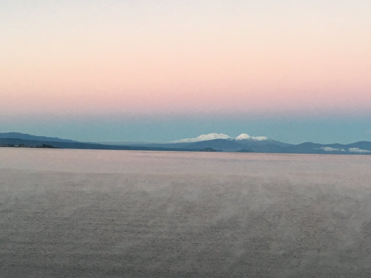 TeMahauCom's tweet photo. Pinch. Pinch.
Winter has arrived at the Great Lake.
#LAKETAUPO #LOVETAUPO https://t.co/0oE3mRBIJN