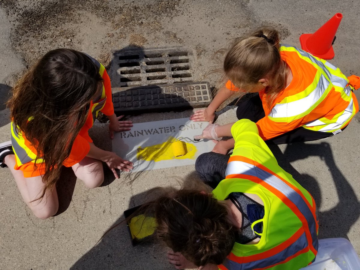 SKRiverBasin's tweet photo. Welcome @StAnneInquiry @GSCSNews to the #yellowfishroad @RHCA_yxe @cityofsaskatoon @ducanada @TUCanada1 Thanks for helping us remind that it should be #rainonly down storm drains! https://t.co/KLK22gJkWs