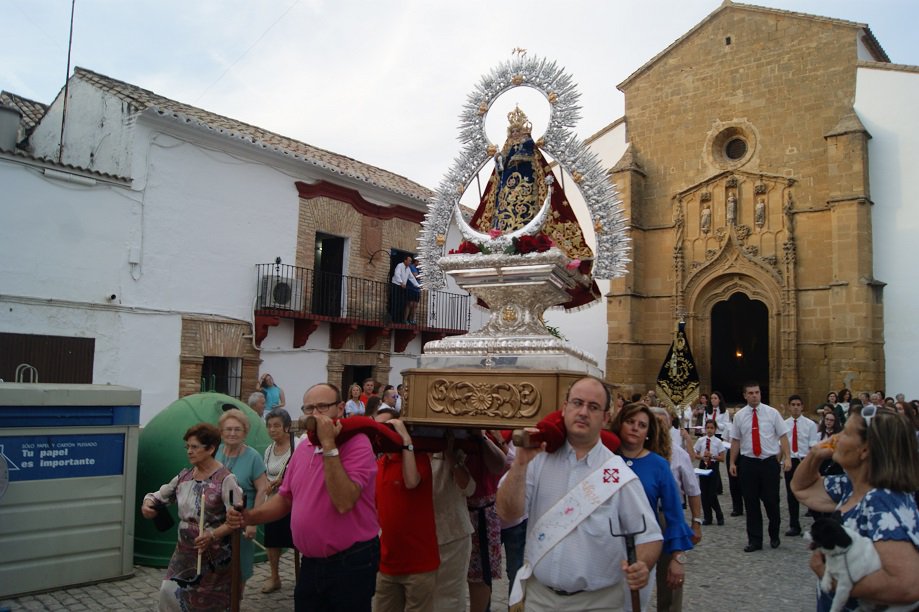El próximo jueves tendrá lugar la procesión de la Virgen de Alharilla por las principales calles de Lopera. Saldrá a las 20.30 horas desde la Iglesia Parroquial. loperadigital.com