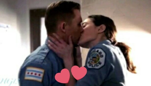 KatyaPerson's tweet photo. Este sim éra um super casal !❤ Kim e Roman ❤ Espero que tragam ele se volta ! Chega dessa porcaria de #Burzek . Kim combina muito mais com ele ou com qualquer outro desde que não seja Ruzek 😝😝😝 #chicagopd https://t.co/AokjGby3sr
