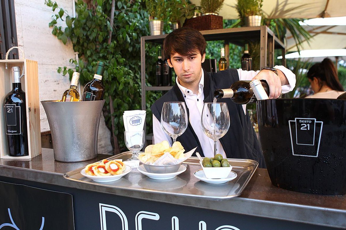 Casata_Merge's tweet photo. Continua il tour estivo di Casata Mergè con gli aperitivi più  cool della Capitale! 
#PalombiniEur
#CasataMergè #Sesto21 #AperitifsCool https://t.co/98oaUKXLmH