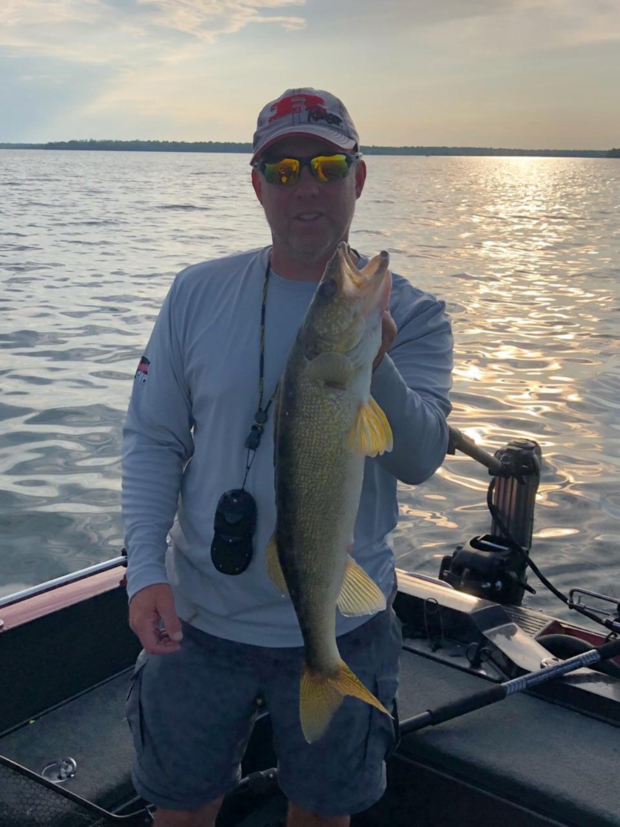 KKellyWalleyes's tweet photo. At #bigwinnie #lakewinniemn this week and the #walleye are chewing #spottailshiners with #northlandtackle #fireballjigs and #northlandtackle #currentcutter jigs & big #swimbaits snapping and ripping. https://t.co/Jx8jUukzi2