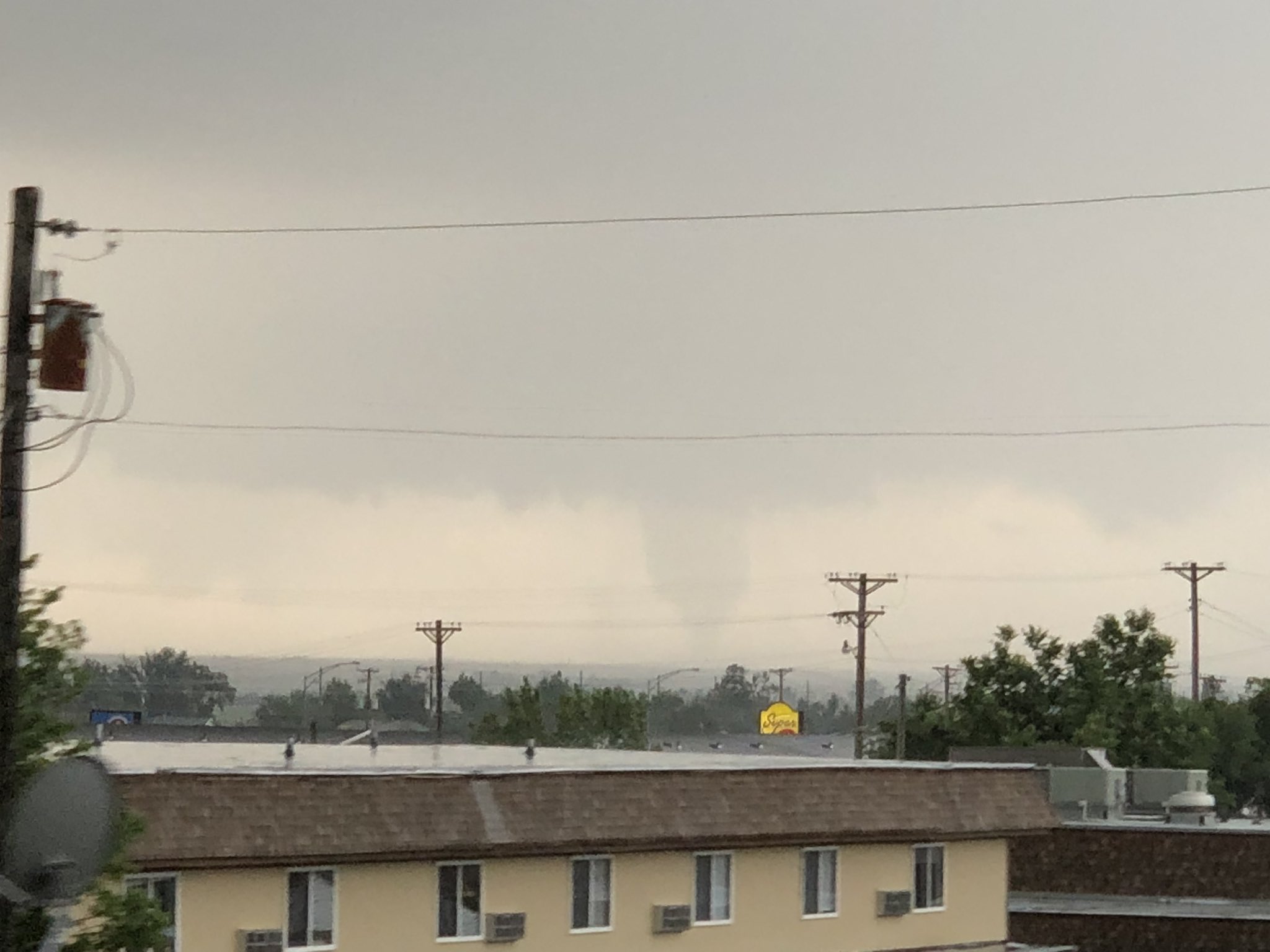 Extreme Tornado Tours on Twitter "LARGE TORNADO JUST NORTH OF ENSIGN