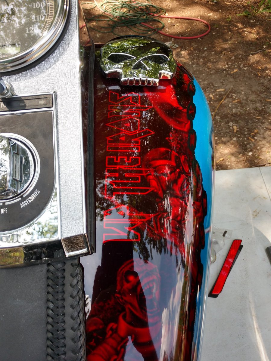 airbrushertony's tweet photo. Got all the tins done for the Fatboy. #airbrushart #airbrushpainting #customart #custompaint #iwata #candy2o #wickedcolors #autoaircolors #createx #ppg #harleydavidson #fatboy #ironmaiden #eddie #skulls #middleofnowherestudio https://t.co/0cXmtoxJ65