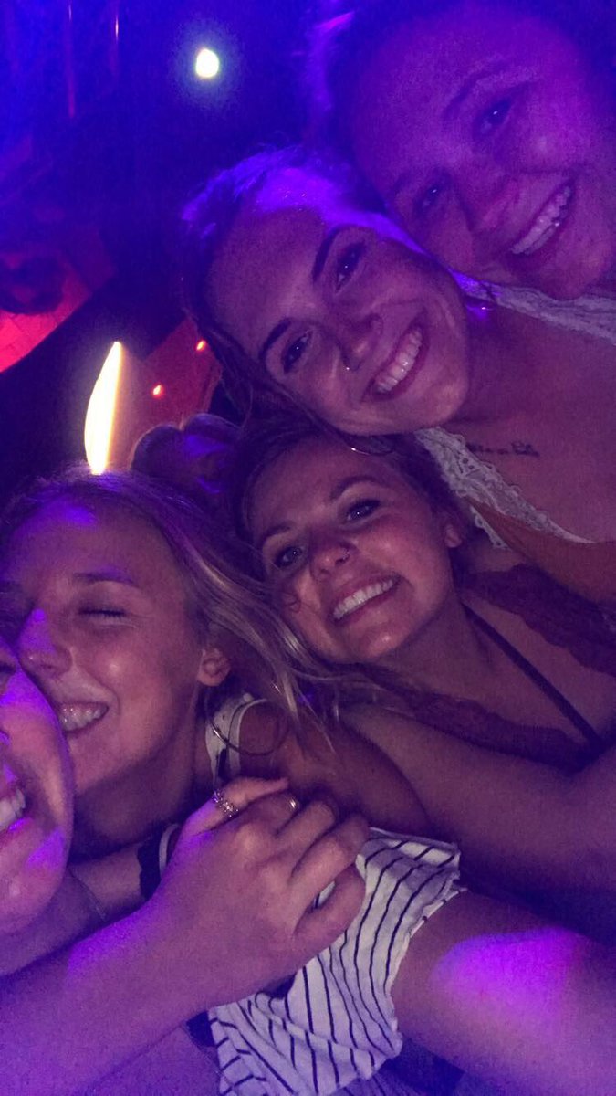 EmilyRolf1's tweet photo. Being able to let loose and have a fun night with friends while being careful is beneficial for someone’s mental health every now and then. #ABNPROuwl @uwldolcevita #2018ldv https://t.co/PVq9GwGgG8