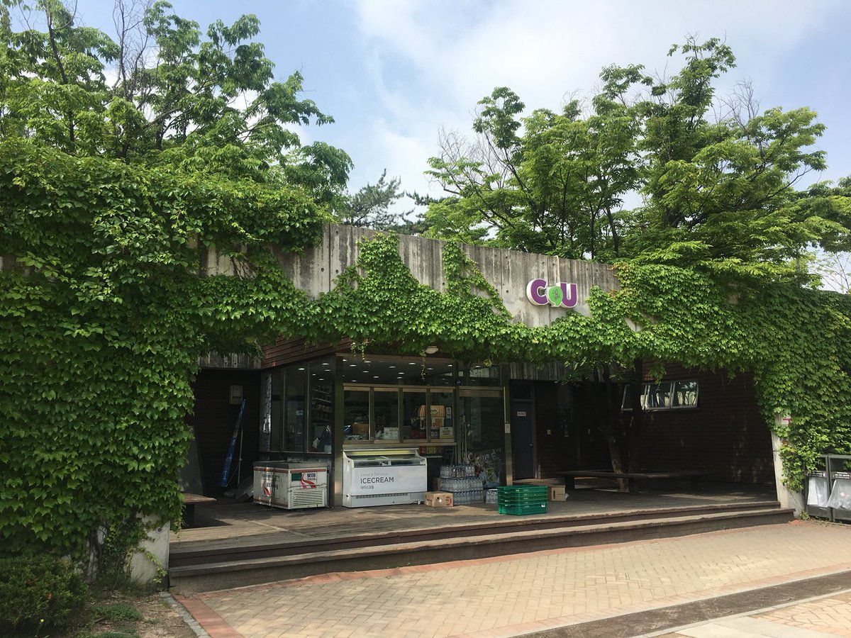 서울숲의 편의점. 아마도 우리나라에서 가장 예쁜 편의점이 아닐까