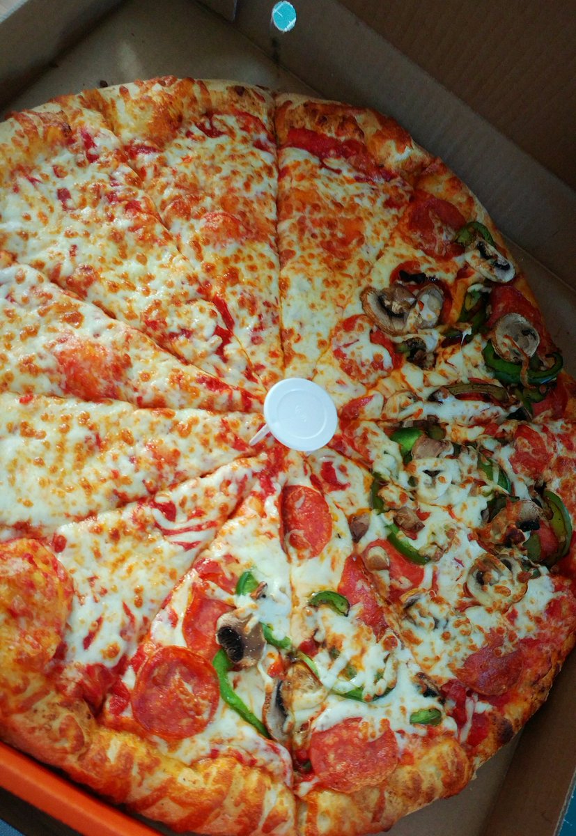 FootVibesMtl's tweet image. You inspired me today @Freakyfast8 #Pizzapizza #pizzapics #Food #Montreal