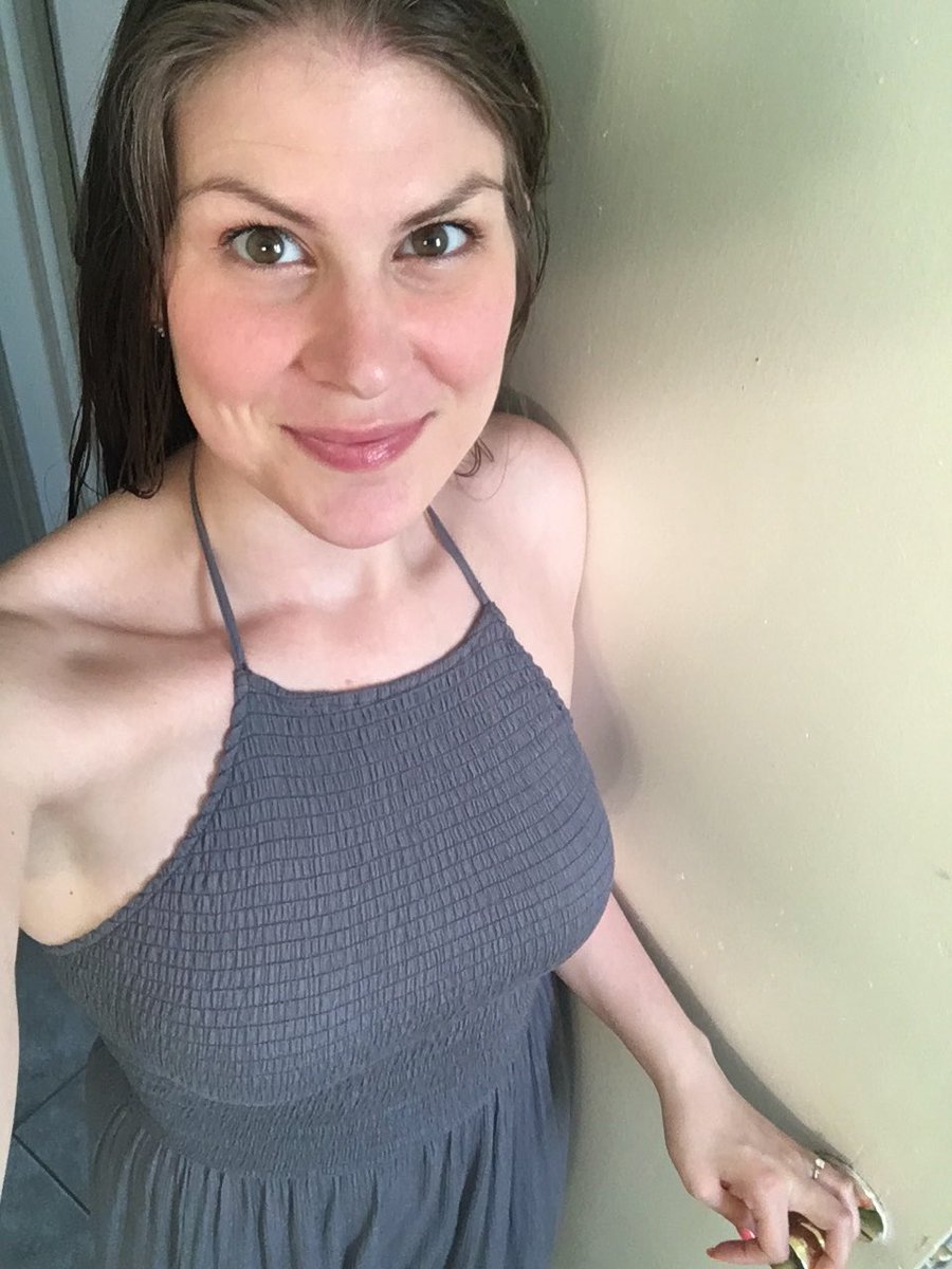 ProductGuruBrit's tweet photo. Night out with my fiancé. Sporting my natural #arbonne makeup! Giving away a #FREE mascara! Comment below to be entered into the drawing. #veganproducts #VeganMakeup #veganglow #nontoxic #foundation #cccream #mascara #saynotoharmfulchemicals #noharmfulchemicala #freegiveaway https://t.co/09anpxisYP