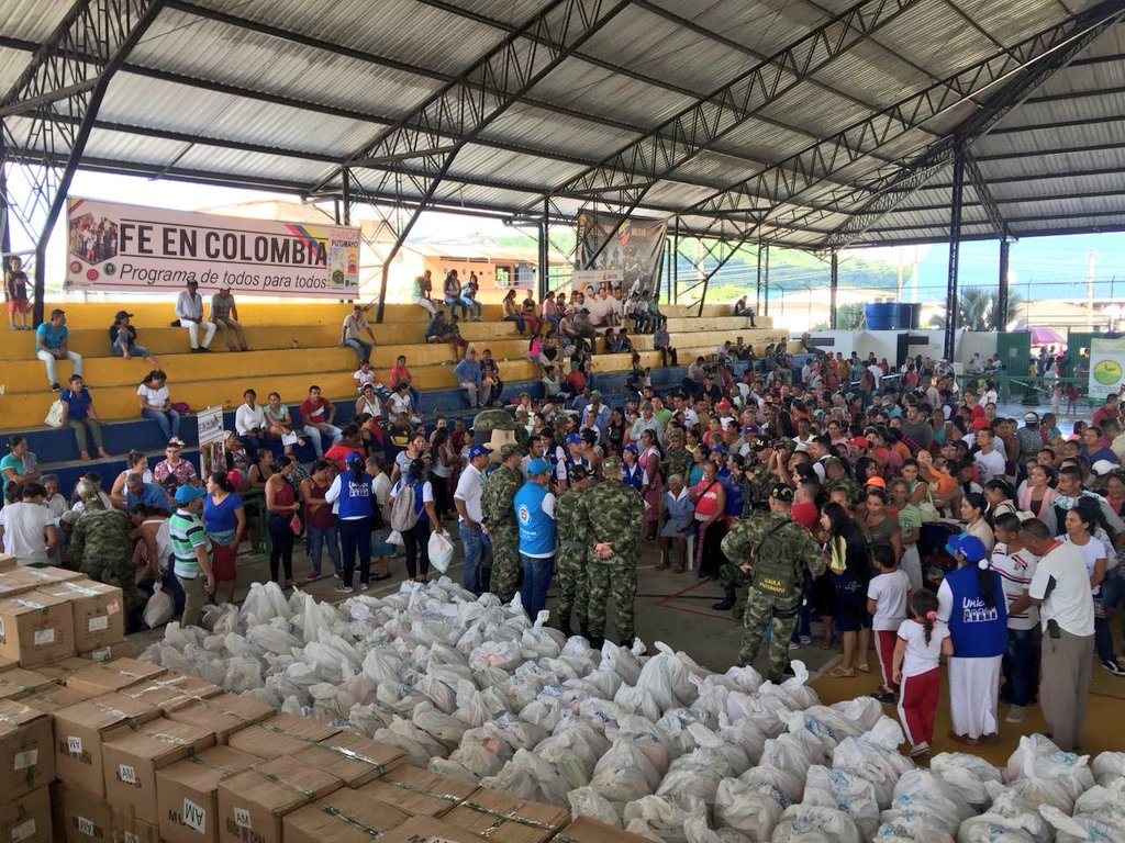Ejercito_Div6's tweet photo. #Hoy gracias a la articulación institucional la @gobertolima @ProsperidadCol entrega toneladas de mercados a la población de este municipio, con el apoyo de la Alcaldía de Orito, #Baeev9 @GaulaMilitares #Putumayo #Brigada27 @Ejercito_Div6 Trabajamos por la reconciliación social https://t.co/QGEJwMMHDZ