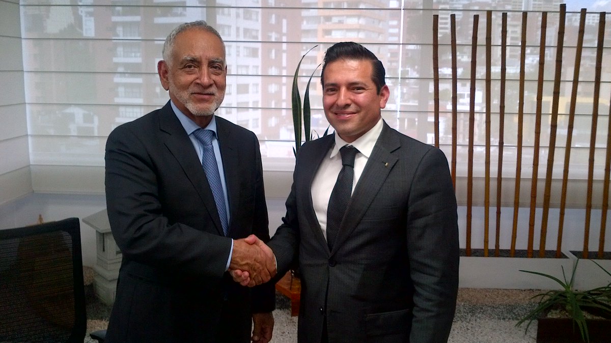 FernandoCIEEPI's tweet image. Presidente del @CIEEPI @LuisFerSalinas presentó hoy propuestas y  soluciones a diversos problemas del sector Eléctrico al Ministro de  Hidrocarburos, Carlos Pérez García. @RecNaturalesEc @EnergiaEc