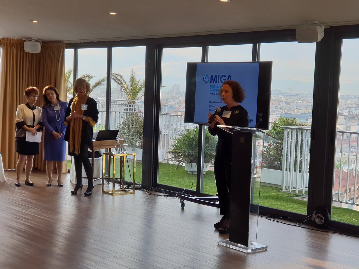 NathaliePicquot's tweet photo. Llegando de un encuentro muy interesante organizada por parte de @khonda, @MIGA @WorldBank apoyando el liderazgo femenino en España. Gracias Keiko y las demas asistentes por una noche tan inspiracional. Un lujo estar rodeada de tanta mujer TOP. #SpainWomenInLeadership https://t.co/i6pHrNMHQC