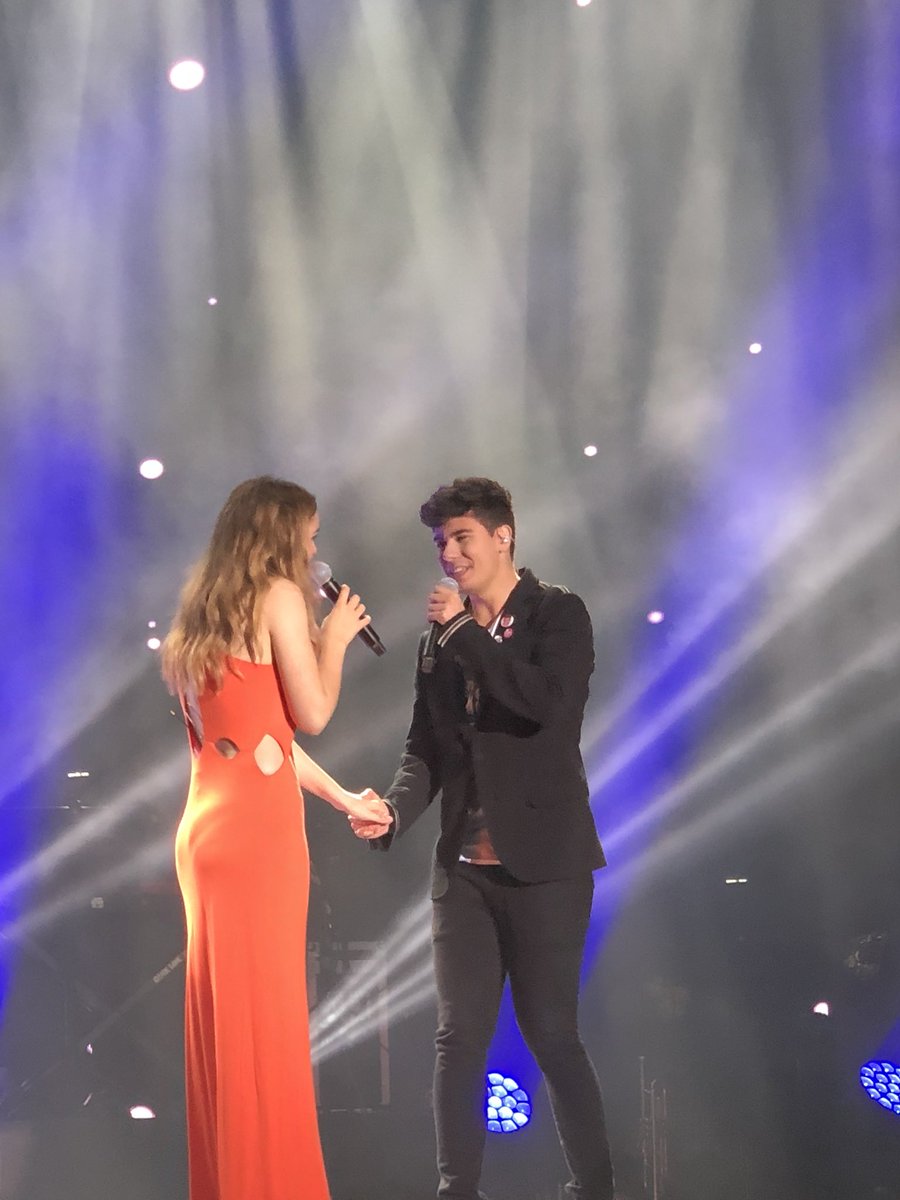 gabito_fv's tweet photo. Ellos...#conciertoOTlaspalmas @alfredgarcia @Amaia_ot2017 https://t.co/mXm93kKh8Q