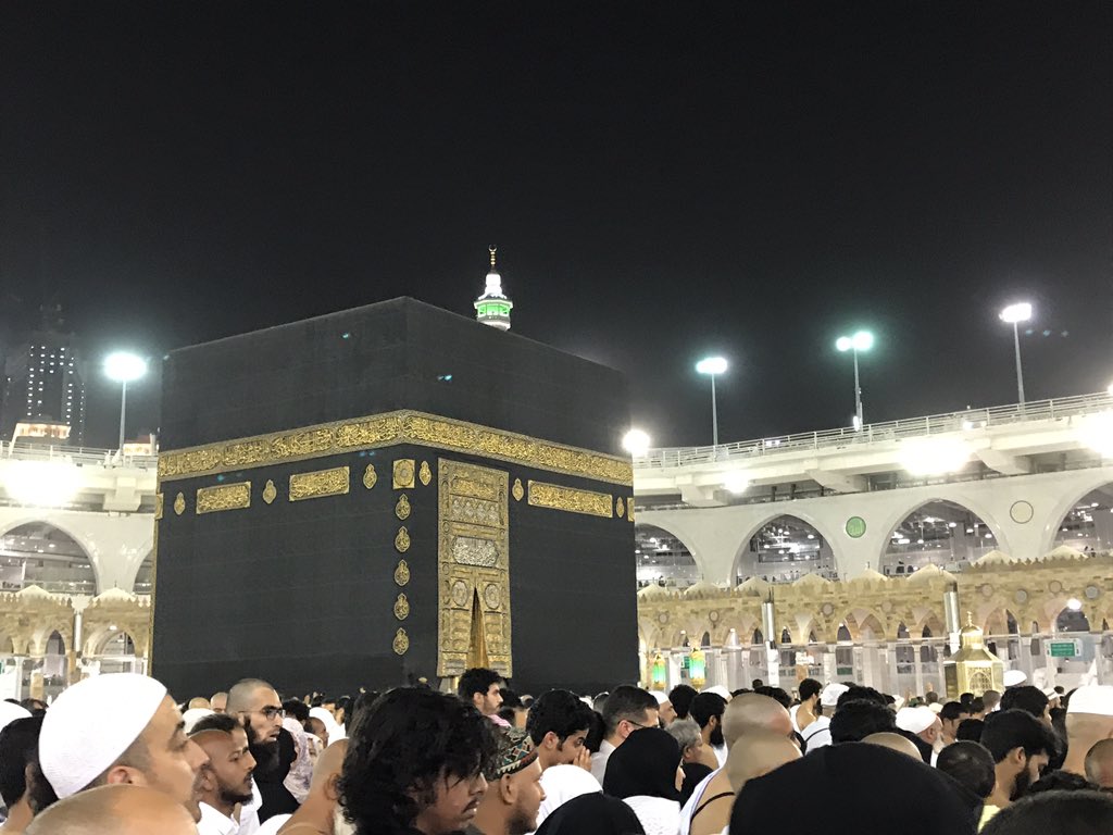 AllahGodQuran's tweet photo. There was a light, there was a life, when you were near to me, this world was like a heaven. Oh Allah, you are everything l have. Sorrow, love, affection, my tears, my joys, you took care of me all my life. This is why I devote my life to my Allah.… https://t.co/iGud7oW7bz
