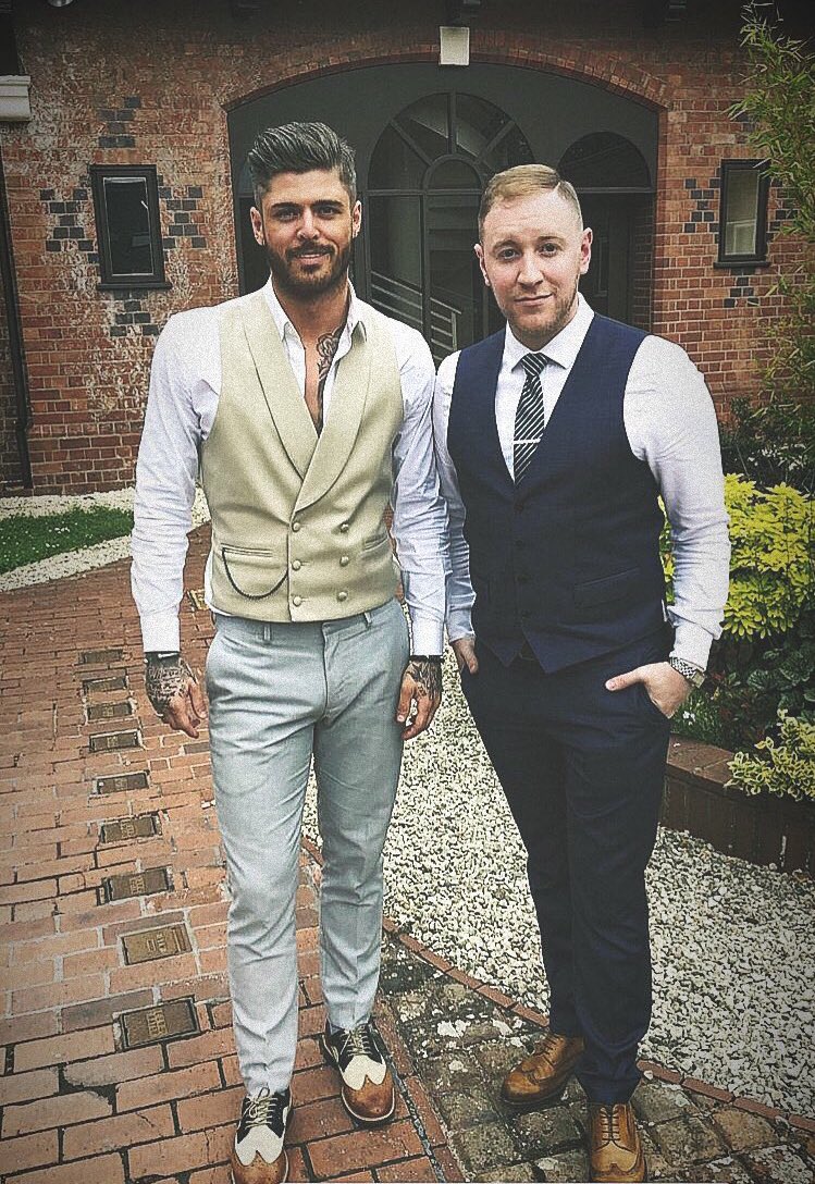Jay_Walker25's tweet photo. Always ends up bloody messy when I
end up with this one 🙈 @SamReece
that’s enough for a while again now
cheers lado 👍🥂
#weddingparty #lads #friends #suits
#messynight #hugoboss #reeceford https://t.co/I4soMr8l7M