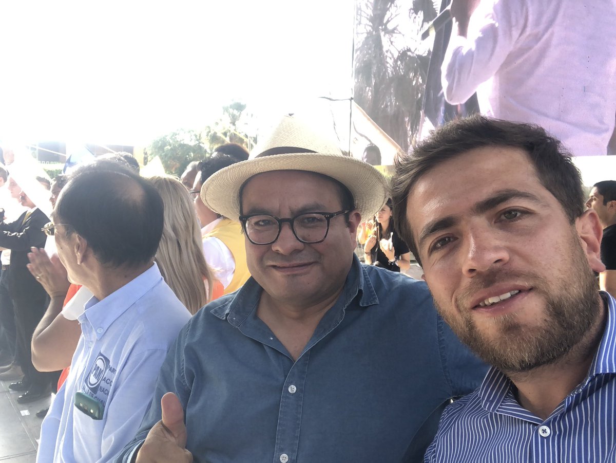 RafaHSoriano's tweet photo. .@RicardoAnayaC y en el @FrentePorMexico tenemos propuestas y con el @PRDMexico #Transformaremos #México para #Engrandecer a las personas / Hoy se comprometió a trabajar por #ValleDeChalco y por el #EstadoDeMéxico https://t.co/YY9IvLo0DW