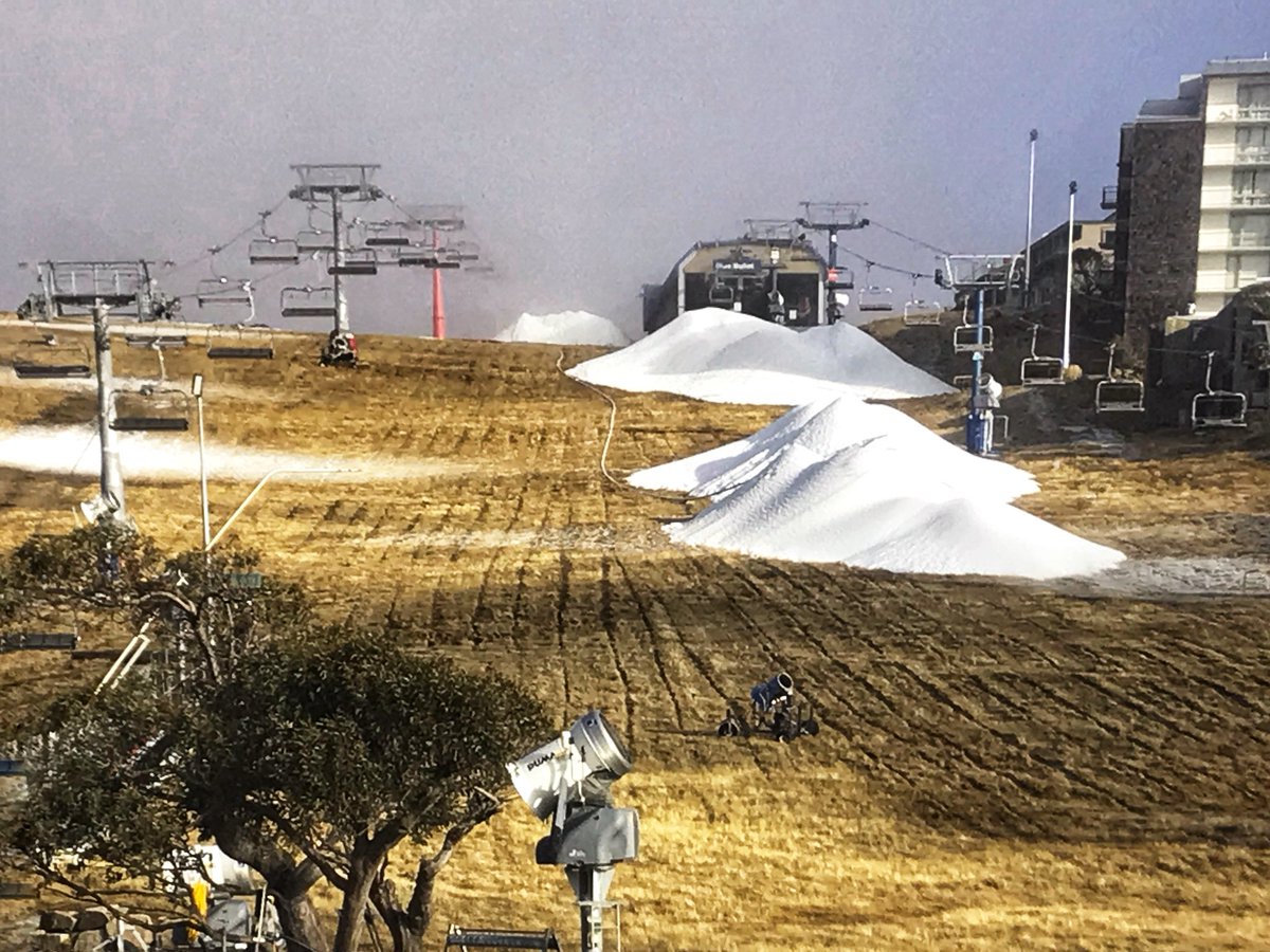 mtbuller's tweet photo. Busy adding to the snowpile and 10 days to go #notthisweekend @sunriseon7 ❄️👍🏻 #notlongnow #bringonthesnow @JaneBunn https://t.co/xmTMrWaMEn