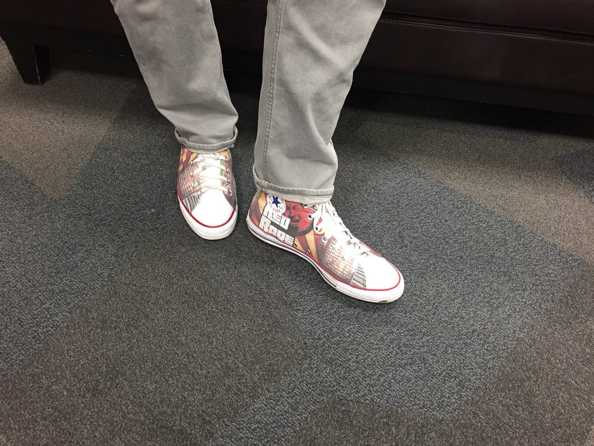 Red Rage from head to toe, literally. <a href="/ShermanDelux/">Graham Sherman</a> having a meet and greet with delegates at the <a href="/QuickBooksCA/">Intuit QuickBooks Canada</a> conference in downtown #YYC! Thank you for having Tool Shed as your Keynote speaker! #GetConnectedCA