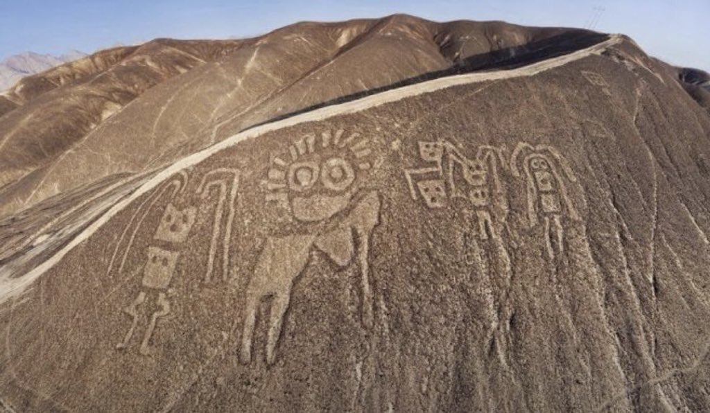 ナスカ近くで地上絵が25個も発見される 画風がユルすぎて疑問の声も フェイクに見える なかなかのセンス 笑 Togetter