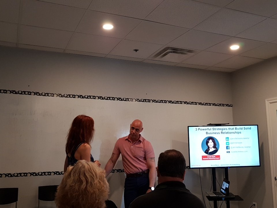 triciabelmonte's tweet image. Watching #networking at it&apos;s best with @JenniferBeale #unnetworking