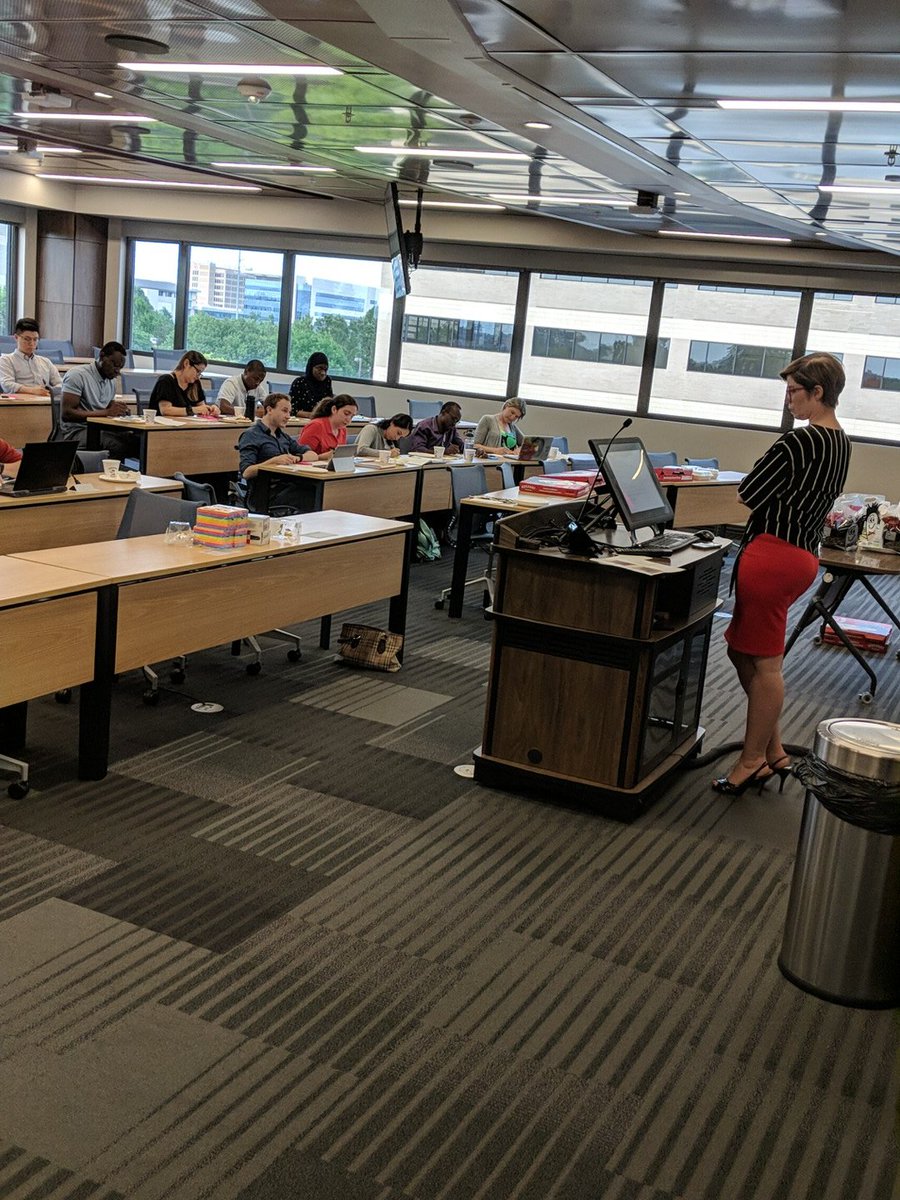 anitahly8's tweet photo. @E2theHamm forcing bright young #entrepreneur to think about who their customers are #startups #startuplife #researchers #okcatalyst 
@OKCatalyst https://t.co/UICDjRaVYY