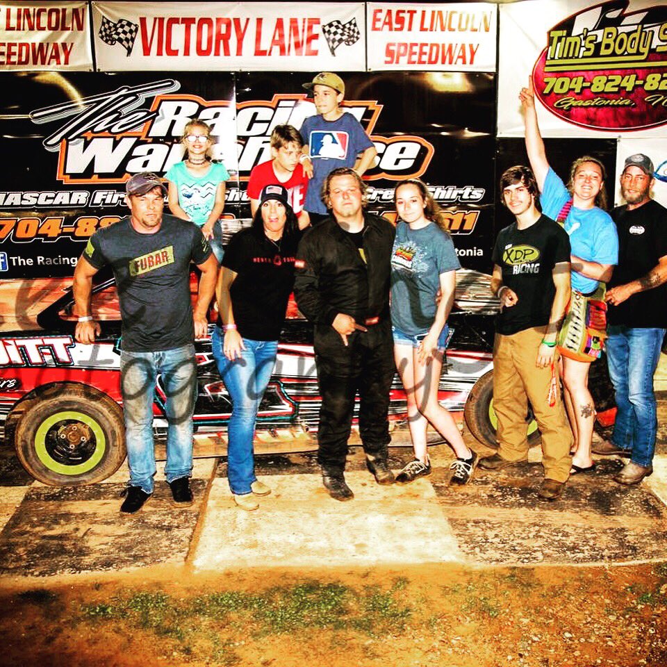 kyletruitt22's tweet photo. Parked it in VL 🏁🇺🇸🏆 https://t.co/Og5CpnJKE5