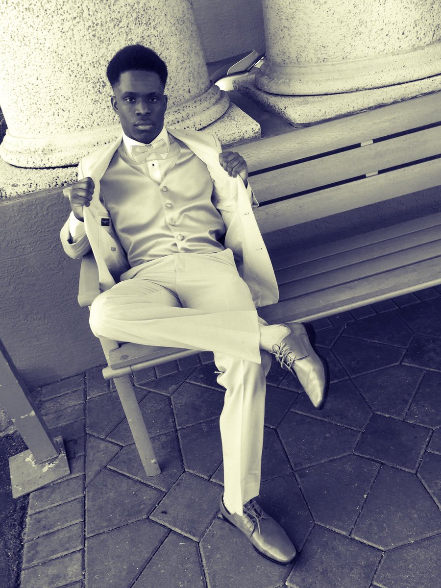 NcAsavo's tweet photo. Fuck a nigga 🖕🏾 https://t.co/K6njEwparh