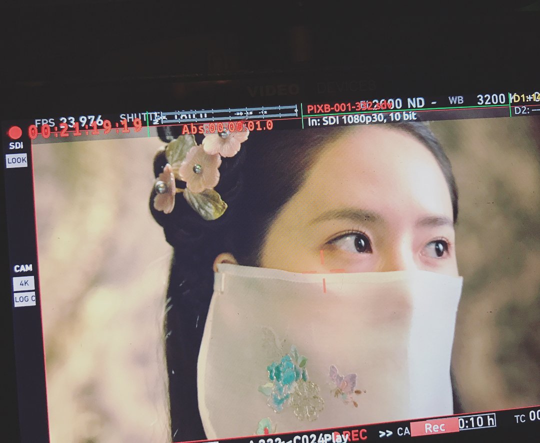 Happy happy birthday  to our princess . Im Yoona!       
