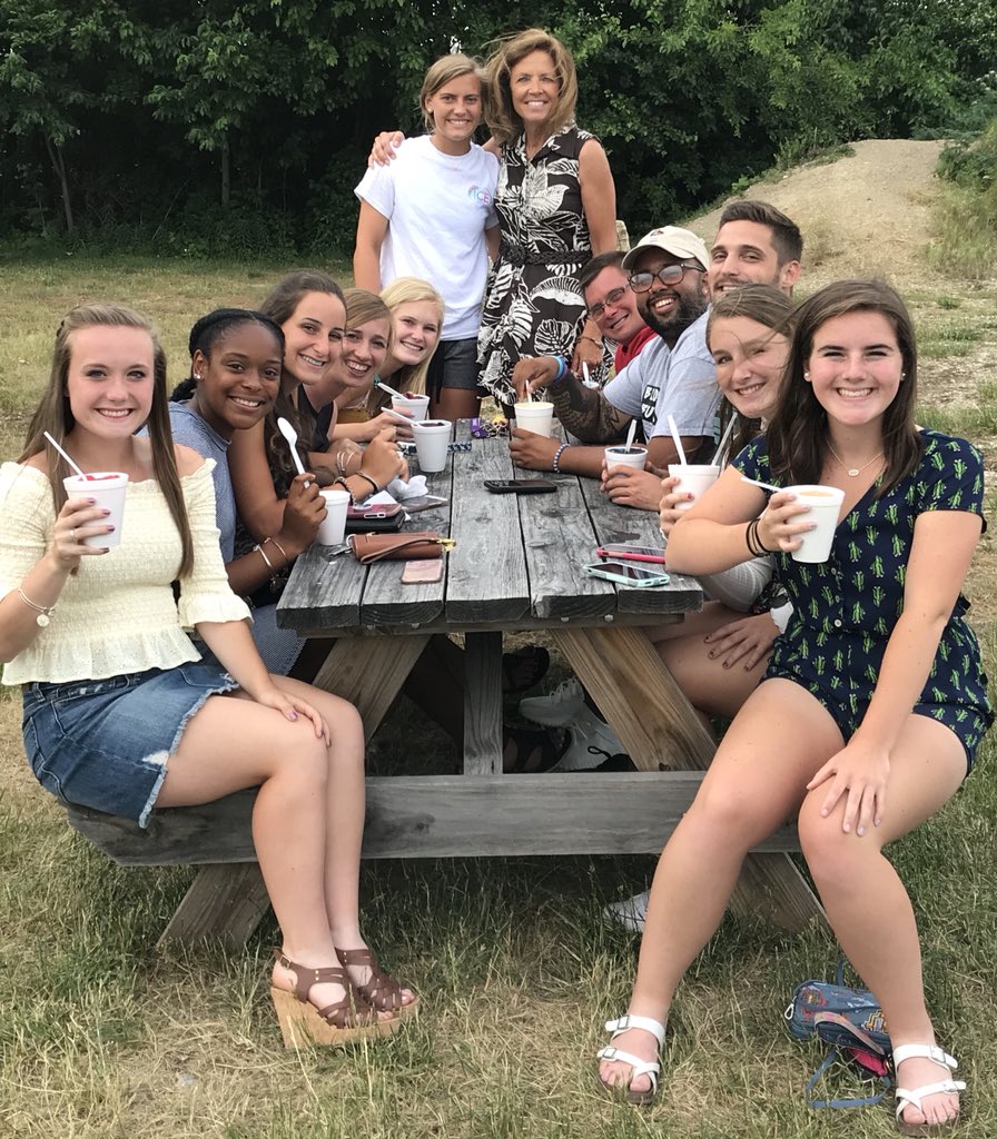 bhsdogs's tweet image. Lots of fun tonight at the @BburgTennis dinner. #1 Kara couldn’t be there because she had to work so they went to celebrate dessert with her. Thank you @brownsburgice #goingtostate #bulldogproud #tennisfamily @brownsburgice