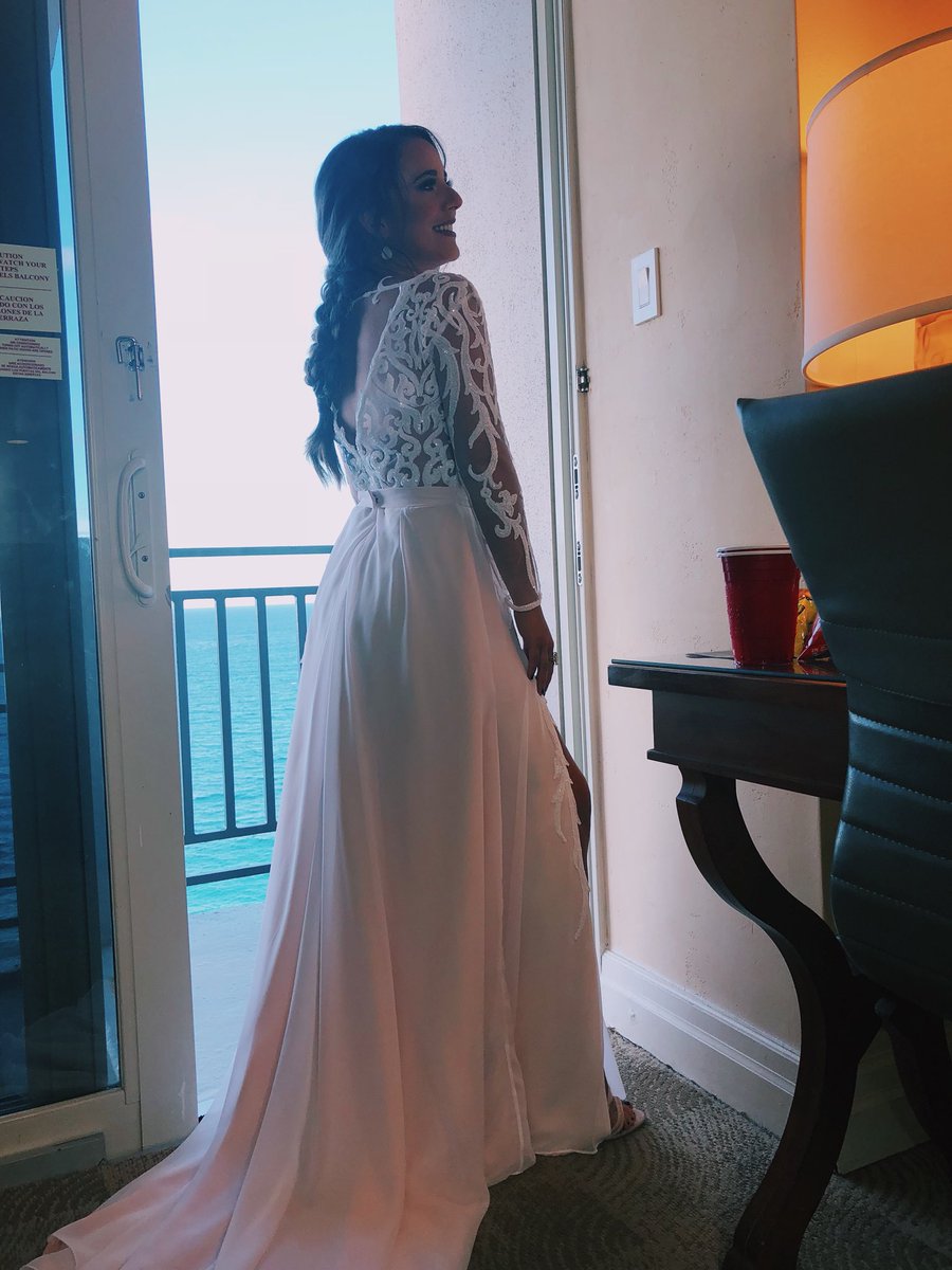 maru2448's tweet photo. The night we have all been waiting for ✨ #MuyDuras #4E4 #Prom2018 #SiPa #MasNa https://t.co/yCrdCiU7Di