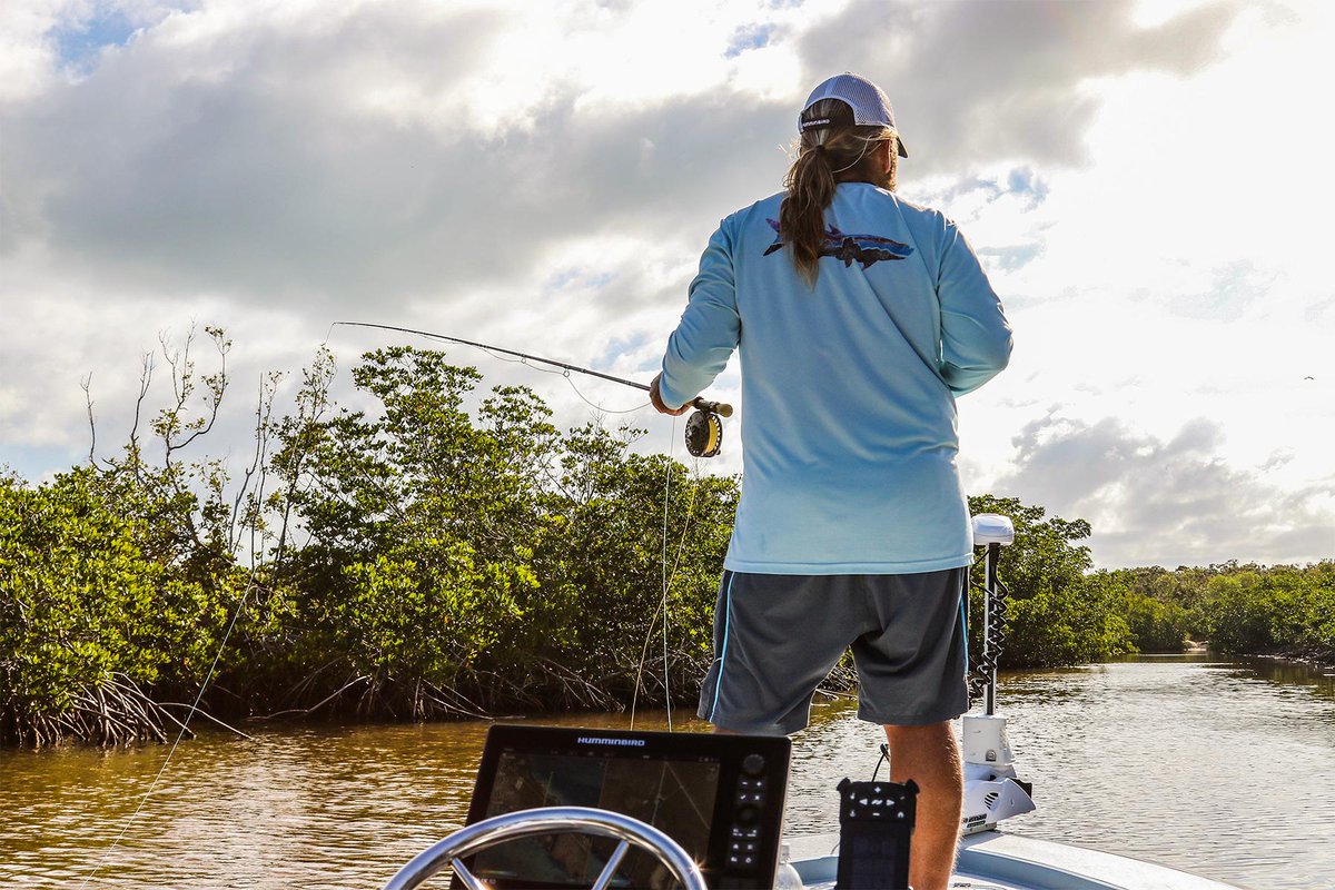 MinnKotaMotors's tweet image. When fishing inlets, Spot-Lock your Riptide Ulterra and cast up current, allowing your lures or baits to drift down and sweep past the fish. #MinnKota #SpotLock #BoatControl | Saltwater Trolling Motors: bit.ly/2smQmf2