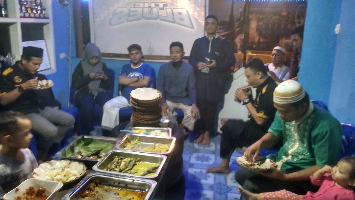 Terima kasih bagi yg telah hadir dalam kegiatan BUKA BERSAMA

Semoga dlm suasana Ramadhan seperti ini, menambah kekompakan, kerjasama, dan tali silahturahmi kita sebagai keluarga besar CHELSEA INDONESIA SUPPORTER CLUB

#ciscgorontalo 
#ThisIsCISC 
#GORONTALO 
#CISC
#BUKBER