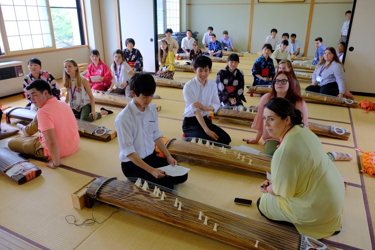 花巻市 On Twitter ホットスプリングス市高校生が生徒と交流 姉妹都市 ホットスプリングス市の高校生など16人が本日６日 花巻東高校と 花巻北高校を訪れ生徒と交流しました はじめは緊張した面持ちの生徒たちでしたが 次第に打ち解け 英語で会話を楽しんでいる