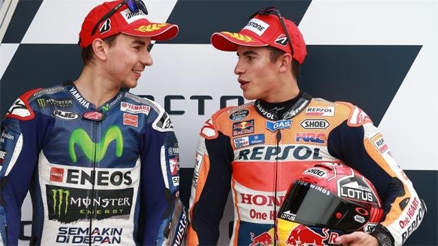 scalinex's tweet photo. ¡OFICIAL! 💥 Jorge Lorenzo ficha por Honda (@HRC_MotoGP) para las dos próximas temporadas con un contrato de 4M € al año. Será el compañero de Marc Márquez. El acuerdo se cerró días antes de la victoria de Lorenzo en Italia. #MOTOPracing https://t.co/lm5hZ9P9RI