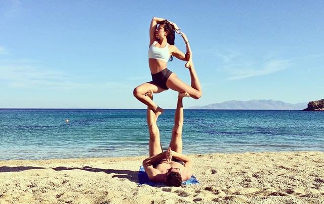 TyroVim's tweet photo. Reposting @lol_yoga:
Hei Summer, are you there?
#yoga #acroyoga #acroeverywhere #yogaeverydamnday #yogagirl #yogalife #acrolove #love #summer https://t.co/tQSaOrJI15