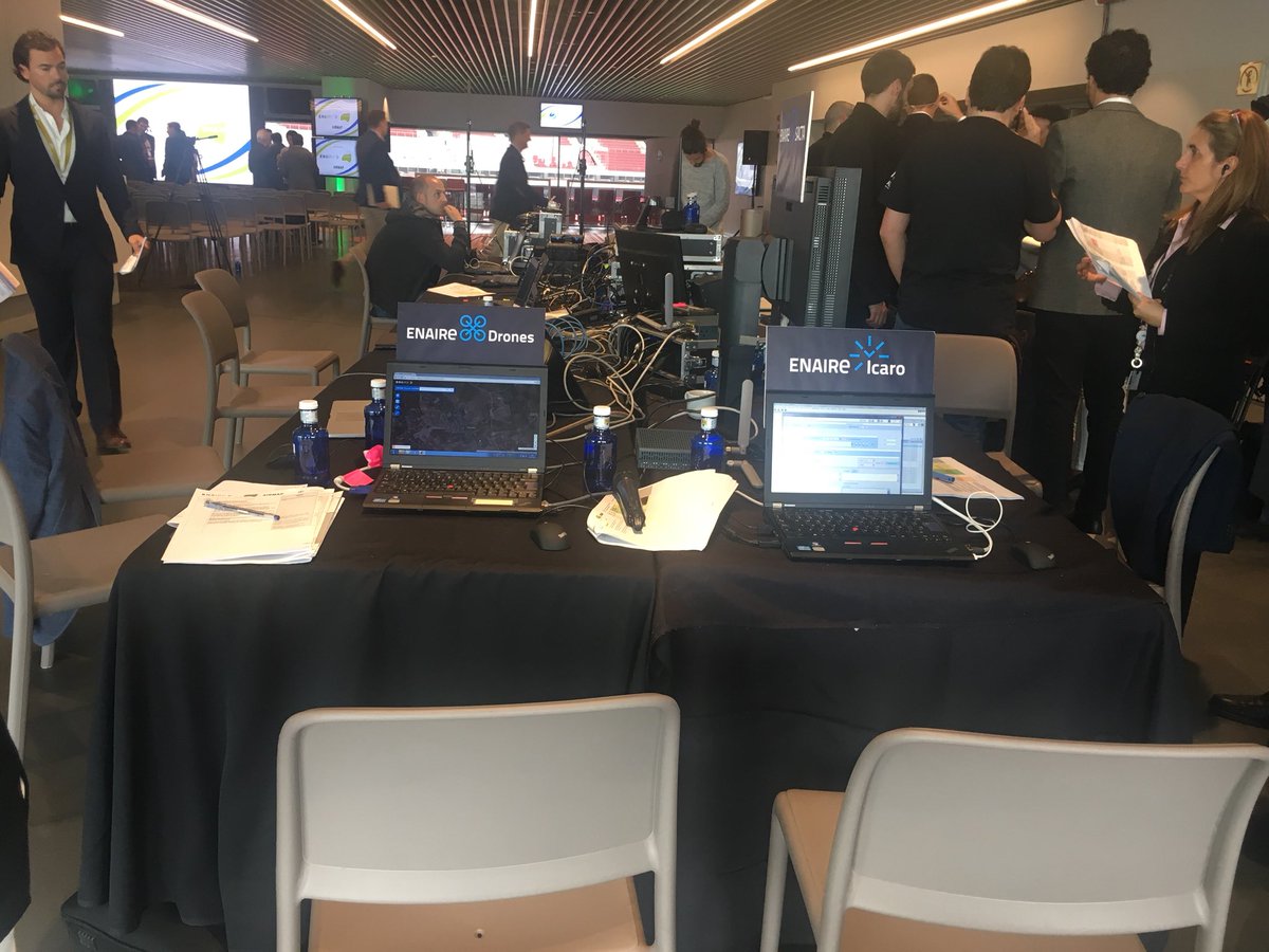 flynewsmagazine's tweet photo. Personal de control aéreo de @ENAIRE durante los ejercicios de seguridad y simulación y rescate que se están llevando a cabo en Toledo y se están controlando desde Madrid https://t.co/HbP9TnLZ2o