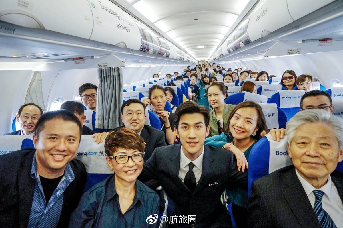 lizhitingfandom's tweet photo. #Event #bookingcom, #Springairline in #Shanghai
Cr. Weibo 航旅圈 6 June 2018
#李治廷 #lizhiting #หลี่จื้อถิง #aariflee #aarifrahman #booking https://t.co/T16ZRRRymc