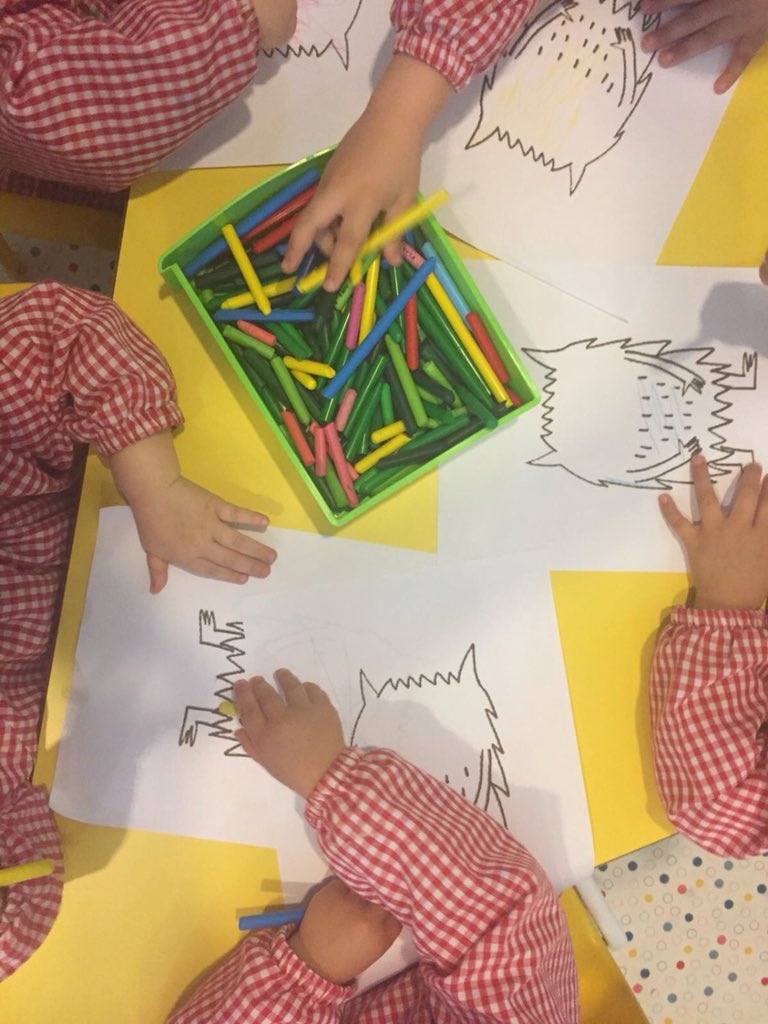 AlbenizAluche's tweet photo. Durante el mes de Junio celebramos el #MesDeLaFamilia en #AlbénizOcaña 
Hoy han venido a disfrutar las familias de los alumnos de 2-3 años.
#Educación https://t.co/R3tbv4wh0P