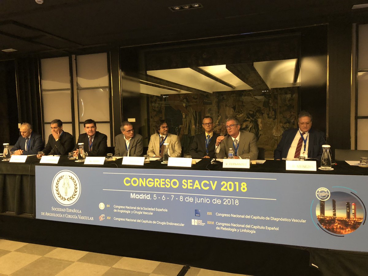 seacv_esp's tweet photo. Gracias a @sicve_italia y a #SPACV (Portugal) por acompañarnos en la mesa internacional de #SEACV18. Hemos debatido sobre el futuro de la cirugía abierta de la aorta abdominal y el arco aórtico. https://t.co/Gjhg5Q7sH7