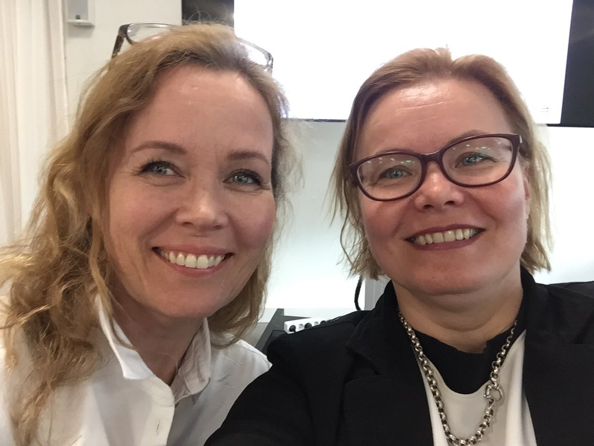 Se pakollinen fanikuva ennen #sitra  #kehittäjäverkosto tapaamista <a href="/astaraami/">Asta Raami</a> kanssa <a href="/SitraFund/">Sitra</a>