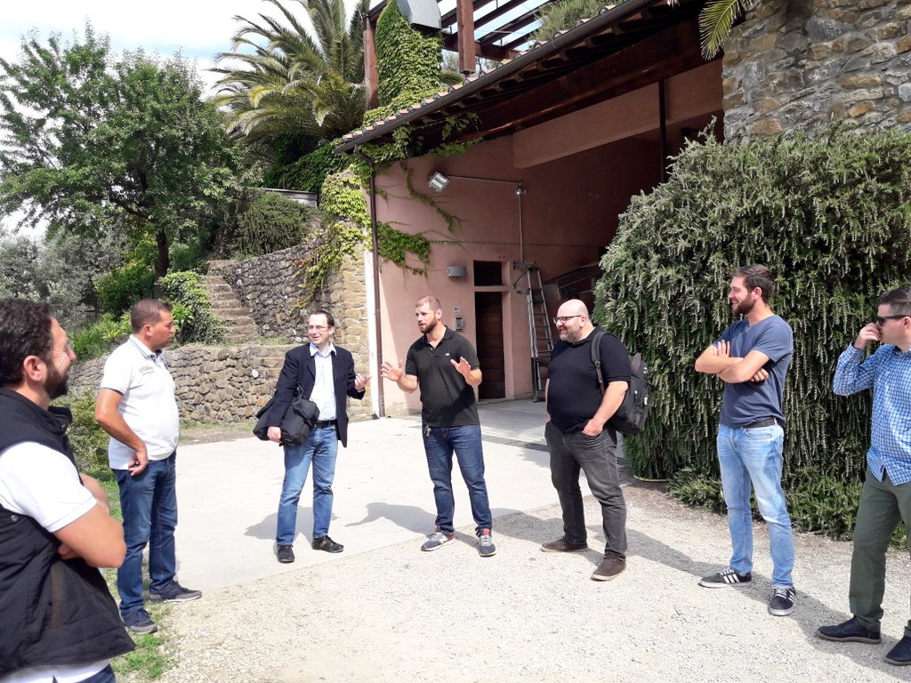 Per a fer un bon #Oli no és suficient amb unes bones #olives acabades de collir...cal controlar tot el procès productiu, ens explica Adriano März a #Lamporecchio #Toscana