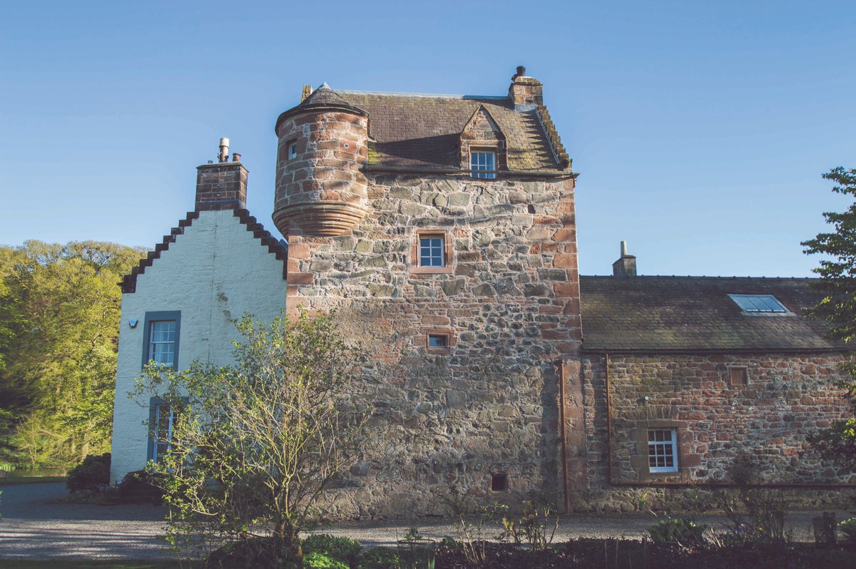TheCastleGuy's tweet photo. The Isle Tower, north of Dumfries - a late 16th century tower of the Fergussons on land they had leased from Holyrood Abbey since about 1498. Lovely little place now occupied by @LeslieBaggott. https://t.co/BCeTSxFOVI