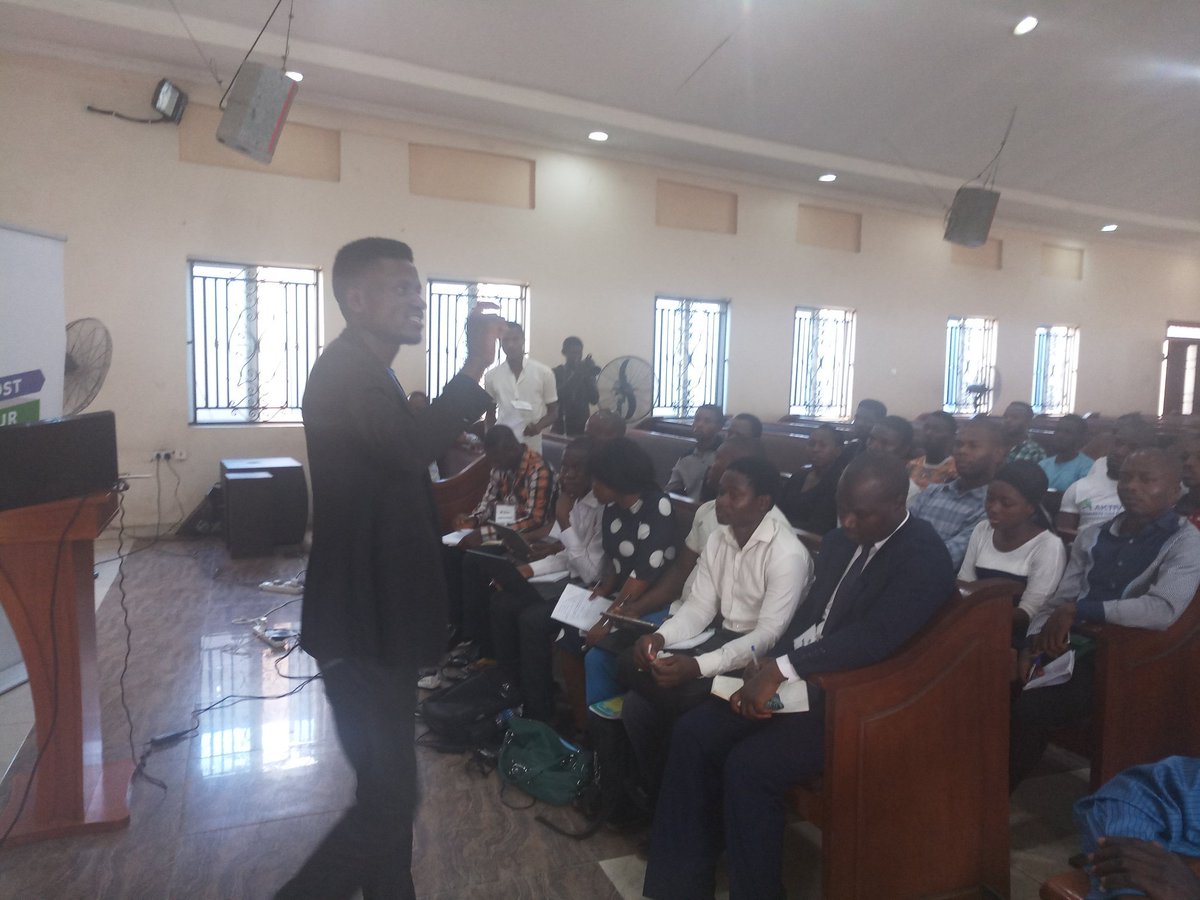MeduguOS's tweet photo. Boost your Business training by @facebook Partners @DIGIVATE360  at the @ypfonlineHQ Free Skills Acquisition Programme in Lagos. #YPFSAP #FreeSkillAcquisition #DigitalMarketing #Webdesign https://t.co/gmI5Nfb2Vj