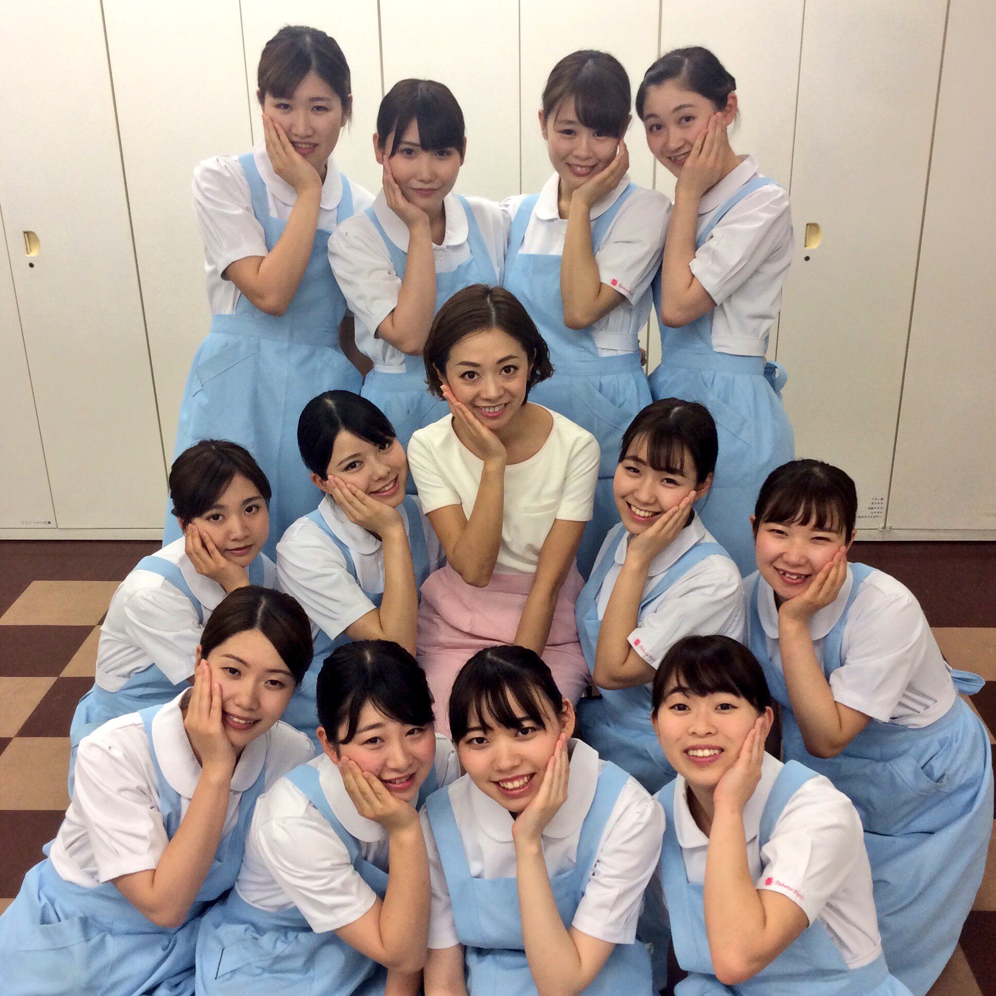 たかの友梨美容専門学校 本日はメイクの授業の様子をご紹介します たかの友梨ビューティクリニックの 現場で活躍するキャストさんによるメイクレッスン プライベートのメイクとは違う エステティシャンらしい エレガントメイク を