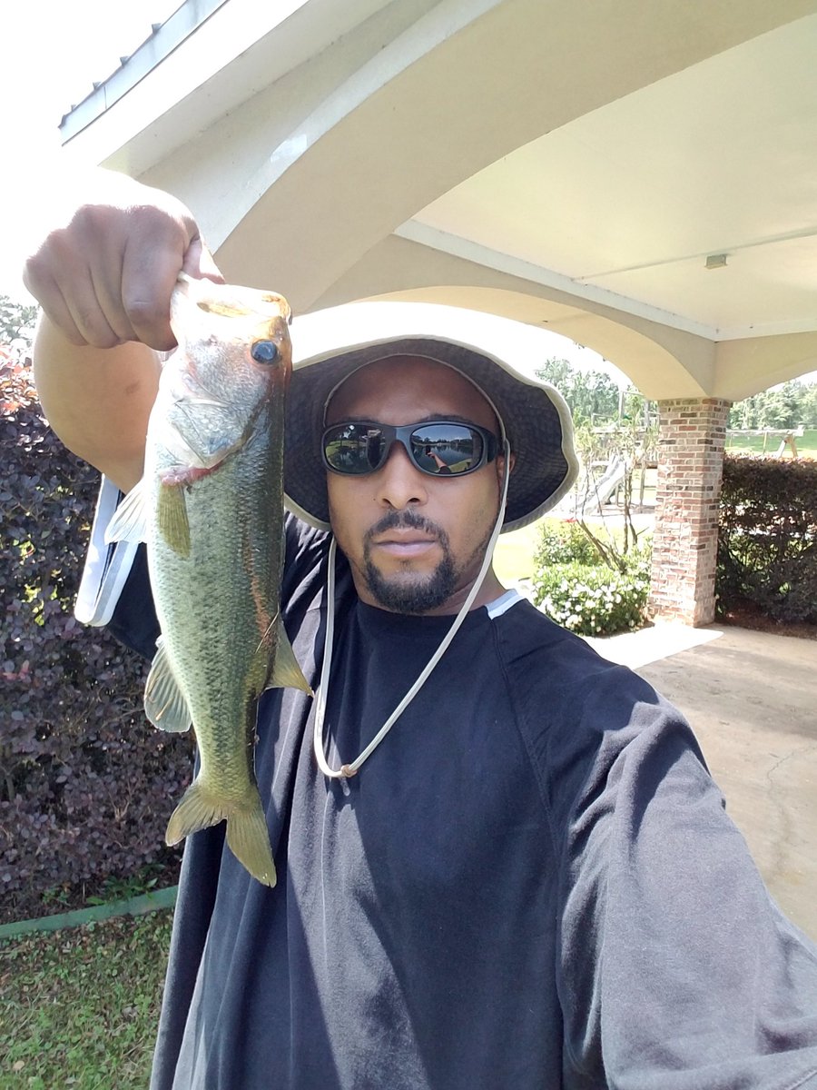 Man_I_Fish's tweet photo. I'm still alive folks .... the bite has been tough with the temps rising and constant rain .... https://t.co/ca8eLTRKhe